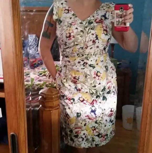 Tan Floral Eshakti Lined Dress with Pockets! - Picture 2 of 8